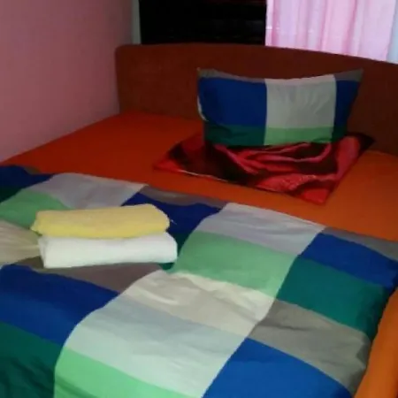 Schohne Mit Doppelbet Daire Münih